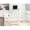 Beliani Reguliuojamas nešiojamojo kompiuterio stalas SCHOLA baltas 70 cm 40 cm