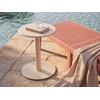 Beliani Sodo kavos staliukas VITTUONE 50 cm 50 cm metalinis smėlio spalvos
