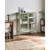 Beliani Spintelė su stiklinėmis durelėmis LERRYN metalinė 90 cm žalia