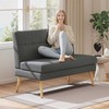 Dvivietė sofa, dygsniuotas atlošas, medinės kojos, storas paminkštinimas, linų imitacija, mažo kambario baldas, pilka