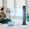 "HOMCOM 2-in-1" gimnastikos ventiliatorius pjedestalo ventiliatorius su nuotolinio valdymo pulteliu stulpelinis ventiliatorius jonizatoriaus laikmačio funkcija 3 vėdinimo lygiai 60° osciliacija 60W 32 x 32 x 106,8 cm, juodas