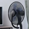 HOMCOM Pjedestalinis ventiliatorius su vandens purkštuvu 2,8 l, rūko funkcija, reguliuojamas pasvirimo kampas, metalinis, aukštis 120 cm