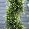 "Outsunny" 2 dirbtinių kedro medžių rinkinys, didelis 90 cm dirbtinis augalas, plastikiniai dirbtiniai kedro augalai vazone, spiralinis augalas, panašus į tikrą, skirtas svetainei, miegamajam, biurui, sodui, moderniai dekoracijai