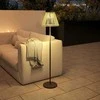 Outsunny saulės energija varomas pastatomas šviestuvas, rotango stiliaus, su šviesos jutikliu, 25 šviesos diodai, automatinis, Boho stiliaus, IP44 atsparus vandeniui lauko šviestuvas sodui, balkonui, kiemui, Ø33x135 cm
