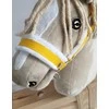 Super Hobby Horse Hobio arkliuko kantaras A3 su balta pūkine apdaila ir pavadžiu