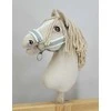 Super Hobby Horse Reguliuojamas kantaras hobi arkliukui A3 – šalavijo spalvos su balta pūkine apdaila