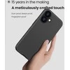 Nillkin Super Frosted PRO Back dėklas skirtas Apple iPhone 17 juodos spalvos
