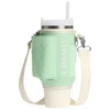 Stanley Nešiojimo dėklas „The All-Day Quencher Carry-All“ 0,89 l termoso puodeliui su šiaudeliu pistacijų spalvos