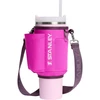 Stanley Termoso puodelio su šiaudeliu dėklas „The All-Day Quencher Carry-All 1.18L“, violetinė spalva