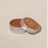 Rausvas natūralus lūpų balzamas su braškių kauliukų ir taukmedžio aliejais AZUR NATURAL, 15 g