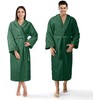 Medvilninis kilpinis chalatas, unisex viešbučio stiliaus chalatas, 450 g/m² tankis, ilgis iki kelių su kišenėmis, butelio žalumo spalva, minkštas vonios chalatas