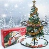 Kalėdinis traukinys ant eglutės su šviesomis ir Merry Christmas garsu