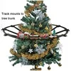 Kalėdinis traukinys ant eglutės su šviesomis ir Merry Christmas garsu