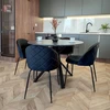 Aksominė valgomojo kėdė, juodos metalinės kojos, geometrinis dygsniavimas, 78 cm aukščio, juoda akcento kėdė, virtuvės kėdė, moderni valgomojo kėdė, dizainerio kėdė