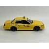 Greenlight Collectibles „Greenlight“ kolekcionuojami daiktai – 1/24 „Creed“ (2015 m.) – 1999 m. „Ford Crown Victoria Philly Taxi“