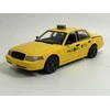 Greenlight Collectibles „Greenlight“ kolekcionuojami daiktai – 1/24 „Creed“ (2015 m.) – 1999 m. „Ford Crown Victoria Philly Taxi“
