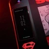 Numskull Superman – negabaritinis žaidimų kilimėlis ir mobiliojo telefono įkroviklis