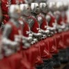 Italfama KRYŽIUOČIAI: rankomis spalvinti šachmatai su odos pakaitalo lenta ir dėtuve + šaškės ir nardai