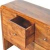 Artisan Furniture Darcy mango medienos komoda su 6 stalčiais, kaštono atspalvio