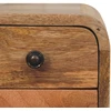 Artisan Furniture Itin kompaktiškas lenktas mango medienos naktinis staliukas, ąžuolo atspalvio