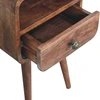 Artisan Furniture Kompaktiškas lenktas mango medienos naktinis staliukas su lentyna, medaus karamelės atspalvio