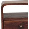 Artisan Furniture Kompaktiškas lenktas mango medienos naktinis staliukas su lentyna, medaus karamelės atspalvio