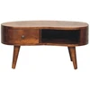 Artisan Furniture Kompaktiškas Wave mango medienos kavos staliukas su stalčiumi ir lentyna, kaštono atspalvio