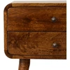 Artisan Furniture Lenktas mango medienos naktinis staliukas su 2 stalčiais, kaštono atspalvio