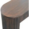 Artisan Furniture Mocha Velvet minkštasuolis su vertikalių griovelių apdaila