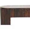 Artisan Furniture Mocha Velvet minkštasuolis su vertikalių griovelių apdaila