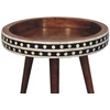 Artisan Furniture Skandinaviško stiliaus raštuotas mango medienos šoninis staliukas, medaus karamelės atspalvio