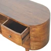 TV staliukas Artisan Furniture Apvalintų formų mango medienos TV spintelė su 4 stalčiais, kaštono atspalvio