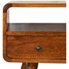 TV staliukas Artisan Furniture Lenkta Riešutmedžio Mini TV spintelė su 2 stalčiais