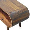 TV staliukas Artisan Furniture Apvalintų formų mango medienos TV spintelė su 2 stalčiais, kaštono atspalvio