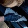 Mikropluošto šluostė valant automobilio interjerą