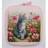 Aine Siuvinėjimo kryželiu rinkinys „Garden Whiskers“ – katė gėlyne, 20 x 20 cm