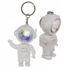 Hobilt Šviečiantis astronauto raktų pakabukas, 7 cm