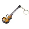 Indominiguitars Bosinės gitaros raktų pakabukas iš mahagono – McCartney, The Beatles