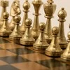 Italfama Klasikinio stiliaus metalinių šachmatų rinkinys su odos pakaitalo žaidimo lenta + šaškės ir nardai