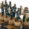 Italfama SAMURAJAI: istoriniai rankomis spalvinti šachmatai su dirbtinės odos žaidimo lenta
