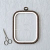 Nurge kvadratinis siuvinėjimo lankelis Flexi Hoop 18x20 cm, tamsiai rudas