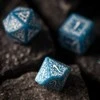 Q Workshop Elvish kauliukų rinkinys mėlynos ir baltos spalvos