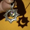 Relojes de Sol, Brujulas, Biscuteria Galactica Sidabruotas saulės užtemimo vėrinys su optine iliuzija, čekų kristalas