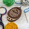 Wonderland Crafts Siuvinėjimo kryželiu rinkinys adatų įvėrėjui, dirbtinė oda, 3×4,5 cm
