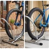 Relaxdays Dviračių stovėjimo stovas iki 73,7 cm ratų grindinis stovas