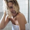 Relaxdays Natūrali/balta bambukinė balta rankšluosčių stovas