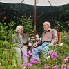 Relaxdays Sodo stalas su skėčio anga, juodas