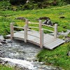 Outsunny® sodo tiltelis, medinis tiltelis su turėklais, iki 180 kg, eglės mediena