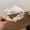 Plati plaukų juosta su mažomis perliukais - balta