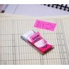 *Plastikiniai žymekliai Stick´N 26015, ´Parašas čia´, 45x25mm, 50vnt., neoninės geltonos spalvos, blisteryje